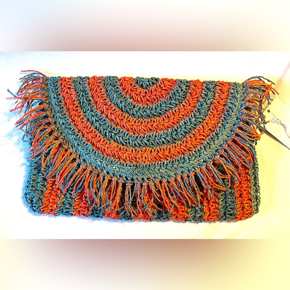 Universal Thread Handbags - COPY - Universal thread Woven women’s clutch 👛